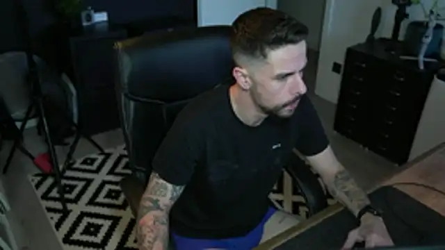 monsieurguitsxxx online show from January 7, 2026, 11:26 am