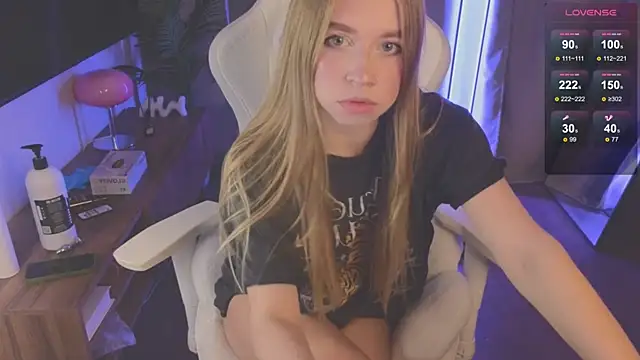 Snapshot of hey_0x chatting on October 17, 2025, 4:53 pm hey 0x online show from October 17, 2025, 4:53 pm