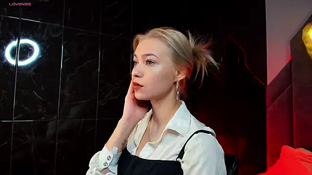 AlysiaSun  online show from April 23, 2026, 11:39 pm