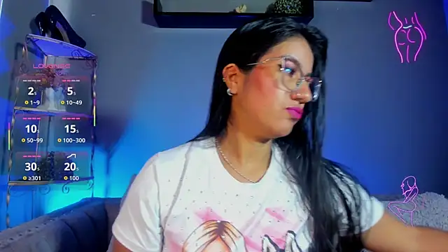 charlhot  online show from November 14, 2025, 12:31 pm