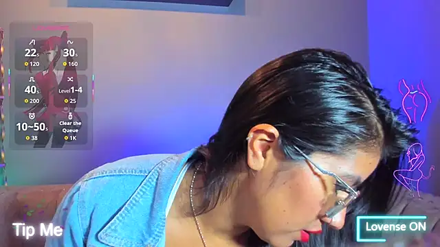 charlhot  online show from November 5, 2025, 12:30 pm