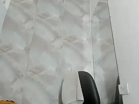 kataleyaAlenan online show from October 28, 2025, 1:43 pm