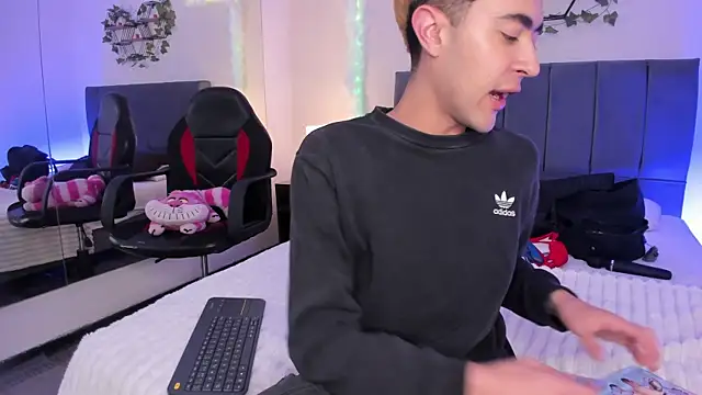 Snapshot of JustinCastiblanco chatting on October 23, 2025, 11:20 am JustinCastiblanco online show from October 23, 2025, 11:20 am