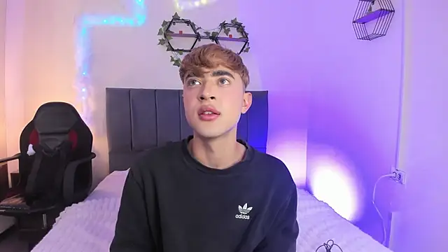 Snapshot of JustinCastiblanco chatting on November 26, 2025, 11:32 am JustinCastiblanco online show from November 26, 2025, 11:32 am