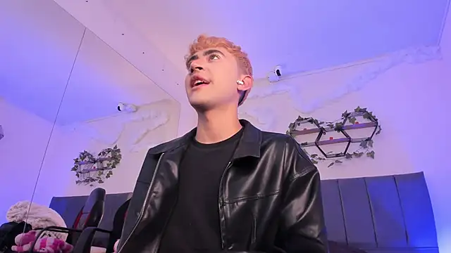 Snapshot of JustinCastiblanco chatting on November 4, 2025, 11:25 am JustinCastiblanco online show from November 4, 2025, 11:25 am