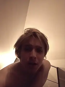 Snapshot of CNxnide chatting on November 10, 2025, 4:23 pm CNxnide online show from November 10, 2025, 4:23 pm