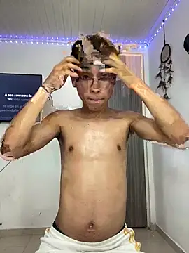 Muchachito18 online show from February 1, 2026, 5:06 am