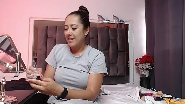 Salmma Milf online show from April 7, 2026, 11:45 am