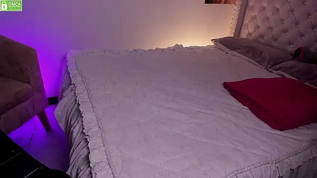 Bluepaula online show from November 21, 2025, 3:33 pm