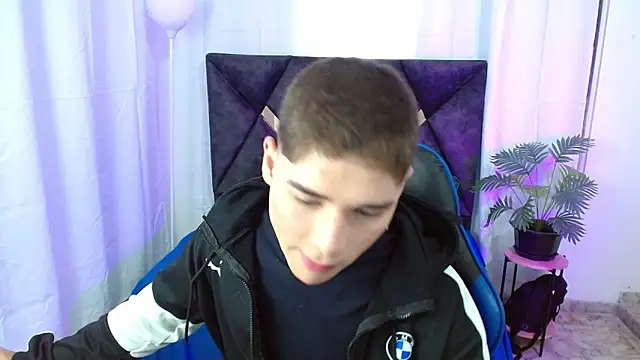 Snapshot of Mattass18 chatting on October 18, 2025, 1:35 pm Mattass18 online show from October 18, 2025, 1:35 pm