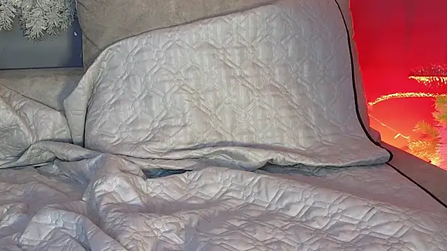 celestesecrett online show from December 13, 2025, 8:04 pm