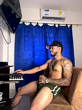 Snapshot of Kylian_Alessandro chatting on November 23, 2025, 4:06 pm Kylian Alessandro online show from November 23, 2025, 4:06 pm