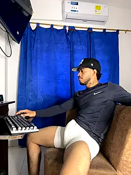 Snapshot of Kylian_Alessandro chatting on November 2, 2025, 6:35 pm Kylian Alessandro online show from November 2, 2025, 6:35 pm