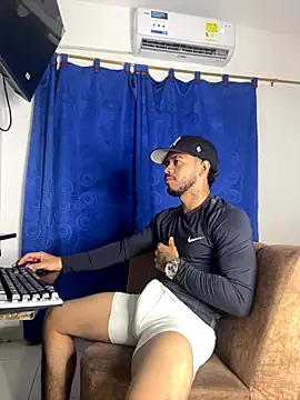 Snapshot of Kylian_Alessandro chatting on November 3, 2025, 6:51 am Kylian Alessandro online show from November 3, 2025, 6:51 am