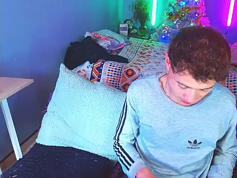 Snapshot of Latin_boysxxxx chatting on December 15, 2025, 9:09 pm Latin boysxxxx online show from December 15, 2025, 9:09 pm