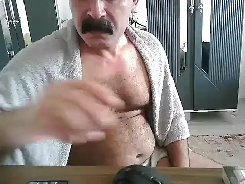 meroglu45 online show from October 26, 2025, 2:06 pm