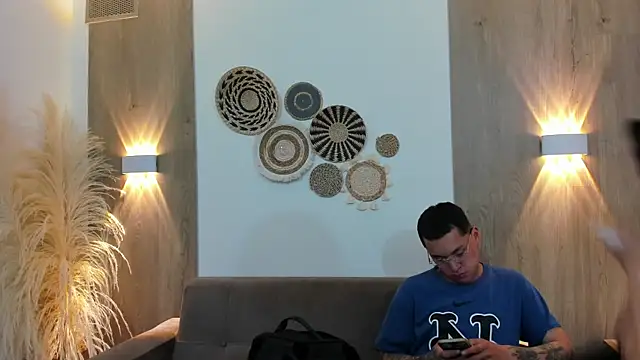 Snapshot of AnnieAndLeandro chatting on January 7, 2026, 8:14 pm AnnieAndLeandro online show from January 7, 2026, 8:14 pm