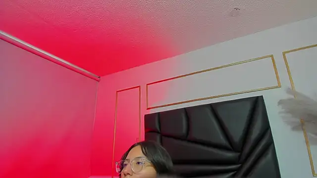 Snapshot of AnnieAndLeandro chatting on January 13, 2026, 8:24 pm AnnieAndLeandro online show from January 13, 2026, 8:24 pm