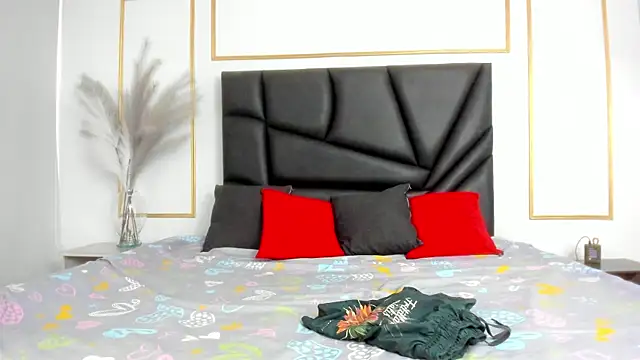 Snapshot of AnnieAndLeandro chatting on December 22, 2025, 7:14 pm AnnieAndLeandro online show from December 22, 2025, 7:14 pm