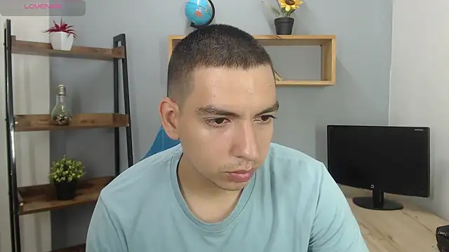 Axel Stones  online show from October 21, 2025, 1:32 pm