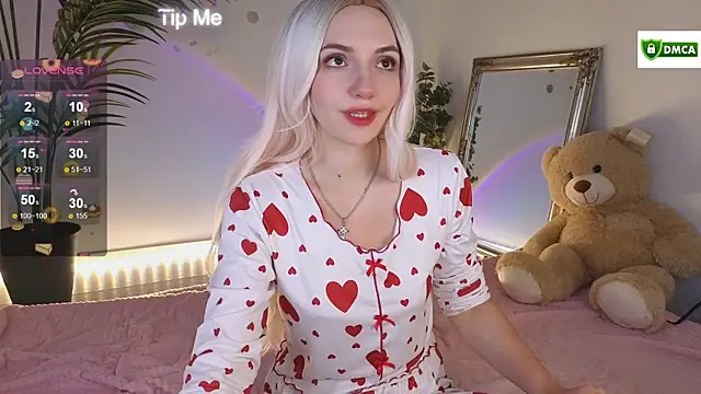 Snapshot of cute_cake chatting on November 26, 2025, 7:52 am cute cake online show from November 26, 2025, 7:52 am