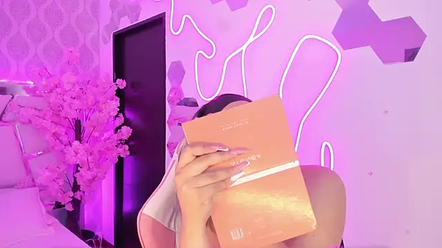 Snapshot of DevoraCarther chatting on November 11, 2025, 1:50 pm DevoraCarther online show from November 11, 2025, 1:50 pm