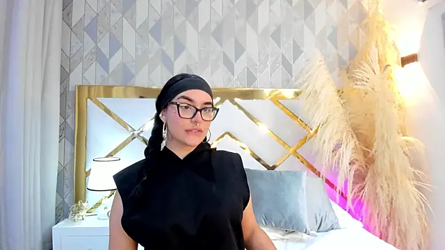 Snapshot of DevoraCarther chatting on October 19, 2025, 1:25 pm DevoraCarther online show from October 19, 2025, 1:25 pm