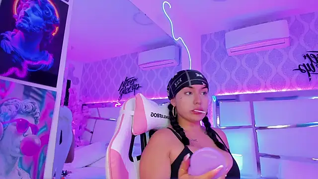 Snapshot of DevoraCarther chatting on November 8, 2025, 2:09 pm DevoraCarther online show from November 8, 2025, 2:09 pm