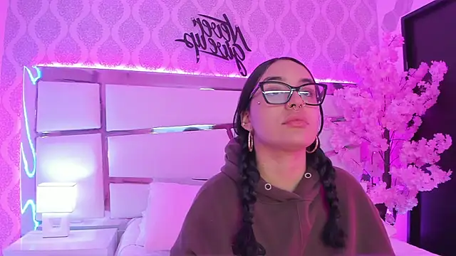 Snapshot of DevoraCarther chatting on November 4, 2025, 3:05 pm DevoraCarther online show from November 4, 2025, 3:05 pm