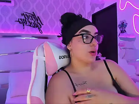 Snapshot of DevoraCarther chatting on November 24, 2025, 2:50 pm DevoraCarther online show from November 24, 2025, 2:50 pm