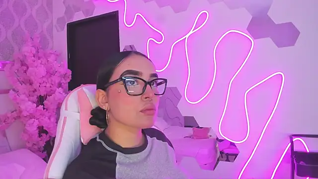 Snapshot of DevoraCarther chatting on November 25, 2025, 2:28 pm DevoraCarther online show from November 25, 2025, 2:28 pm