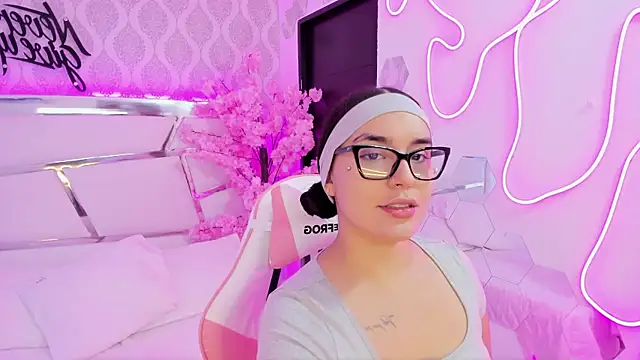 Snapshot of DevoraCarther chatting on November 13, 2025, 3:05 pm DevoraCarther online show from November 13, 2025, 3:05 pm