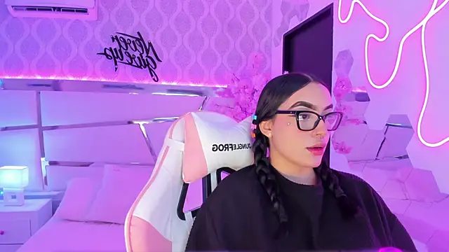 Snapshot of DevoraCarther chatting on November 18, 2025, 3:15 pm DevoraCarther online show from November 18, 2025, 3:15 pm