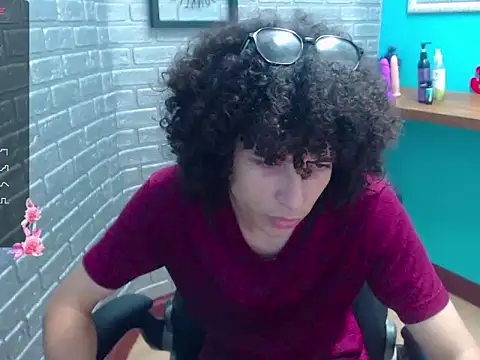 Snapshot of Mike_Miiller_ chatting on October 24, 2025, 5:45 pm Mike Miiller online show from October 24, 2025, 5:45 pm