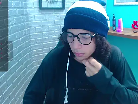 Snapshot of Mike_Miiller_ chatting on November 6, 2025, 5:28 pm Mike Miiller online show from November 6, 2025, 5:28 pm