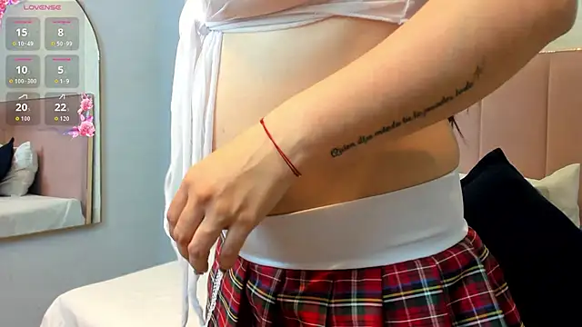 JuliethCruz  online show from March 21, 2026, 6:23 pm