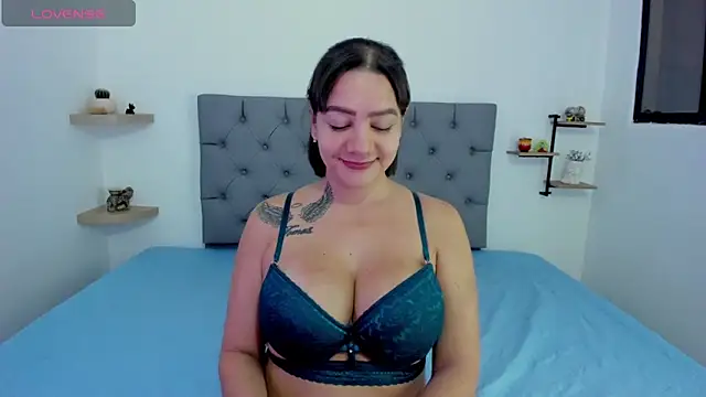 Snapshot of Saraarouusee chatting on February 11, 2026, 2:39 pm Saraarouusee online show from February 11, 2026, 2:39 pm