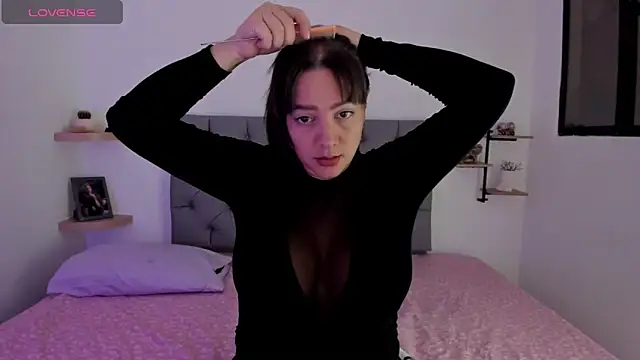 Snapshot of Saraarouusee chatting on February 14, 2026, 3:12 pm Saraarouusee online show from February 14, 2026, 3:12 pm