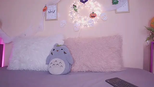 Snapshot of Meggie_ chatting on October 28, 2025, 11:14 pm Meggie online show from October 28, 2025, 11:14 pm