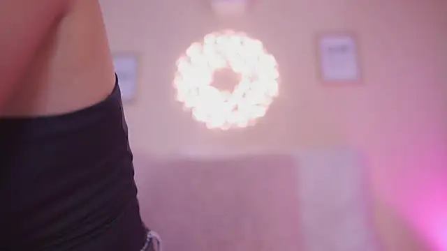 Meggie  online show from December 3, 2025, 11:58 pm