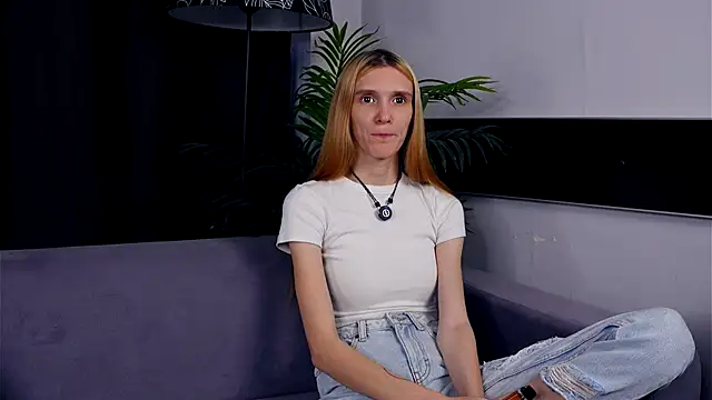 DelisaStrouse online show from October 15, 2025, 8:11 am