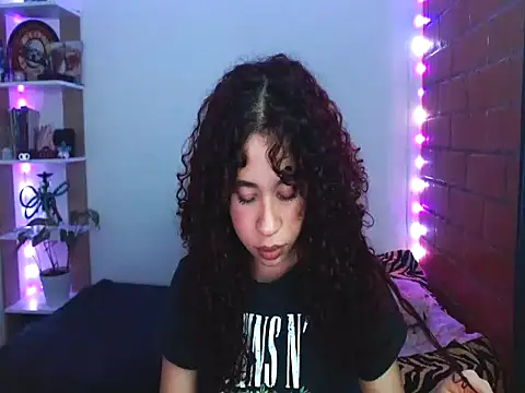 Medussa3033 online show from April 24, 2026, 4:25 am