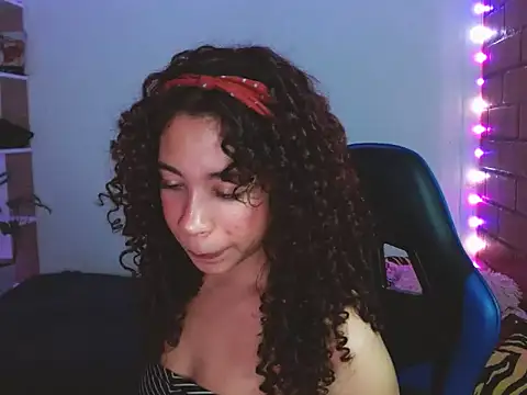 Medussa3033 online show from April 21, 2026, 7:37 am