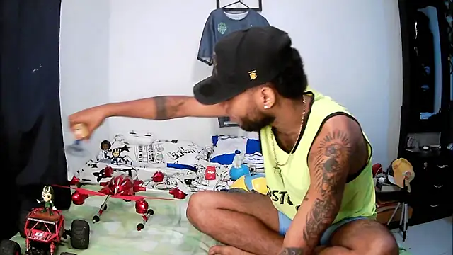 AXionX online show from November 6, 2025, 9:46 am