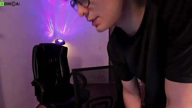 Snapshot of Mikeyvioleta_ chatting on June 16, 2026, 8:58 am Mikeyvioleta online show from June 16, 2026, 8:58 am