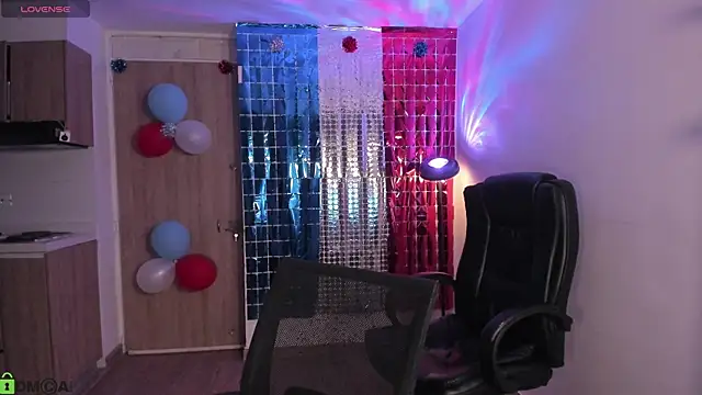 Snapshot of Mikeyvioleta_ chatting on July 17, 2026, 8:22 am Mikeyvioleta online show from July 17, 2026, 8:22 am