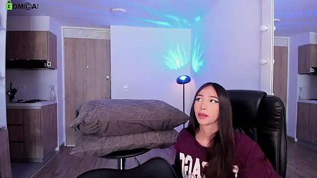 Snapshot of Mikeyvioleta_ chatting on March 2, 2026, 1:40 pm Mikeyvioleta online show from March 2, 2026, 1:40 pm