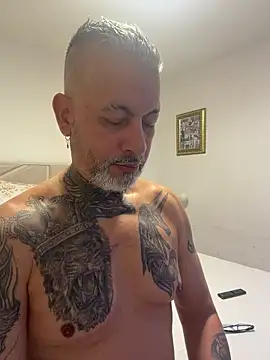 Snapshot of roygomez chatting on October 24, 2025, 4:17 pm roygomez online show from October 24, 2025, 4:17 pm