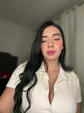 MiaSofia   online show from May 3, 2026, 5:12 am