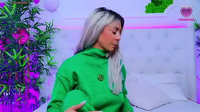 Snapshot of AriannaSins chatting on September 30, 2025, 12:22 pm AriannaSins online show from September 30, 2025, 12:22 pm